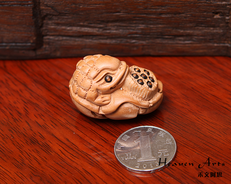 手工雕刻桃木挂坠-荷叶金蟾3.8*2.7cm（配件/个价） 印巴文化，一带一路 